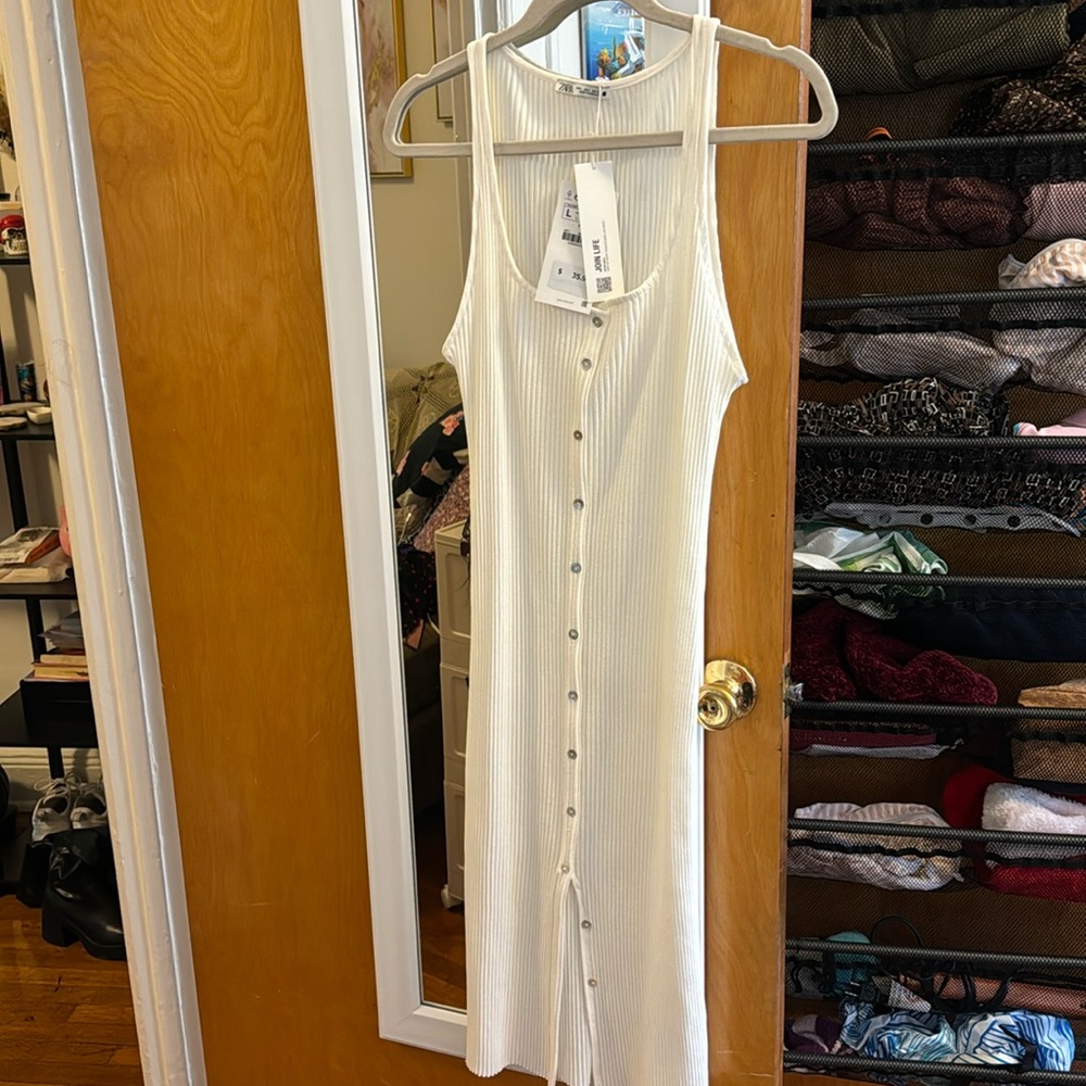 Off white Brand new Long casual summer Dress. Size Large. By Zara.